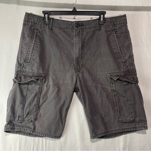 Levi’s Cargo I Shorts White Tab Relaxed Fit Below The Knee Gray Size 36 Worn Zip